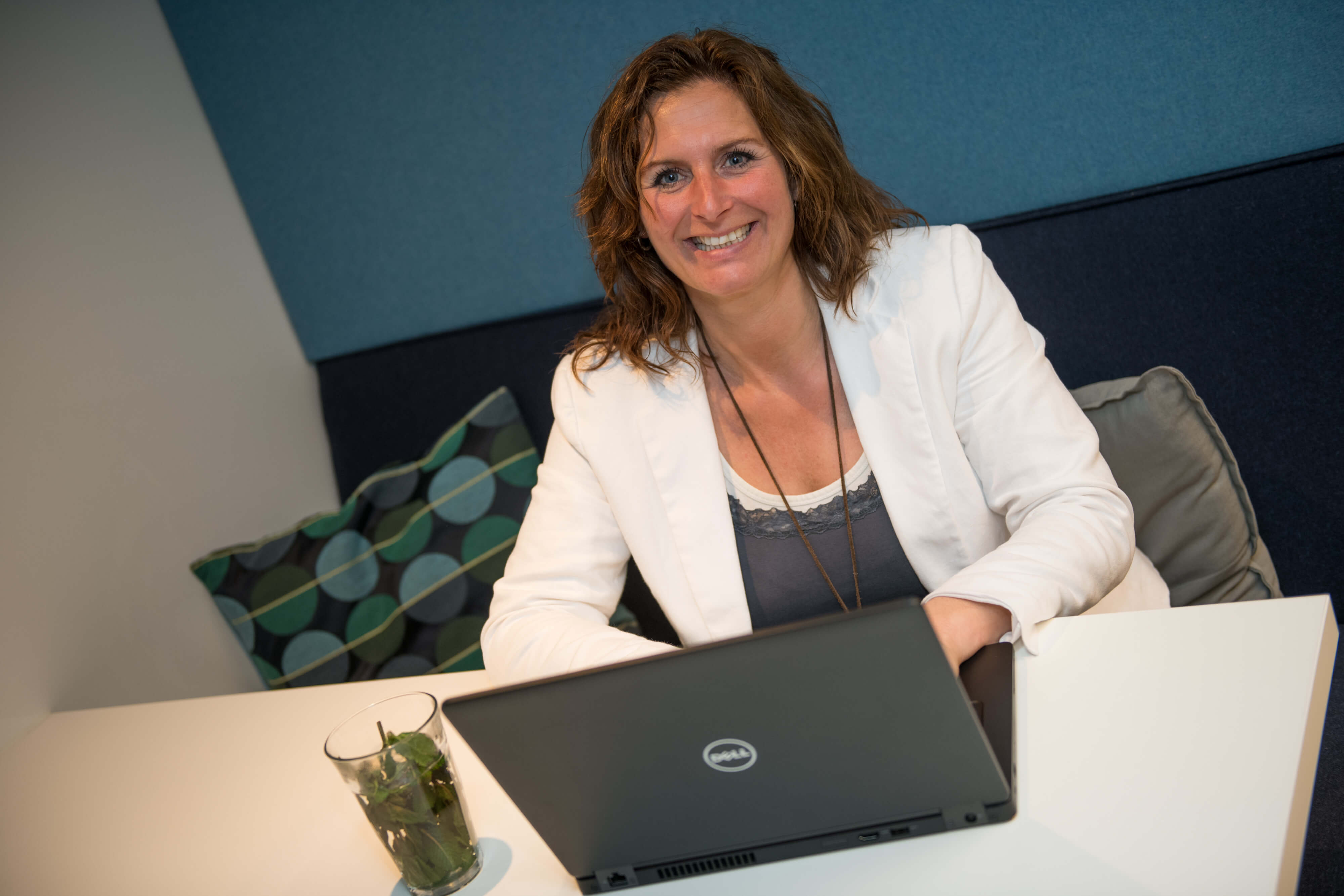 Diana van Ark achter Laptop
